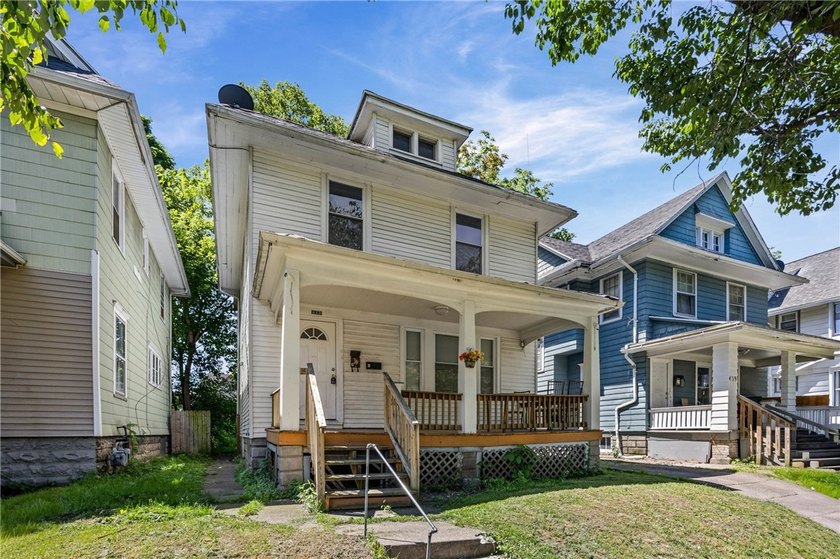 Welcome home to this beautifully updated duplex on the edge of - photo 2