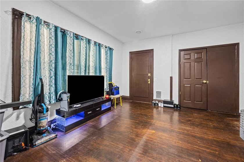 Welcome home to this beautifully updated duplex on the edge of - photo 6