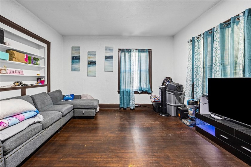 Welcome home to this beautifully updated duplex on the edge of - photo 8