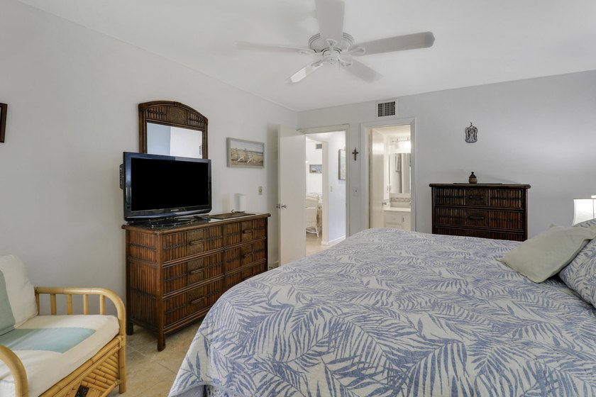 Only available ground-floor end unit in the sought-after - photo 18
