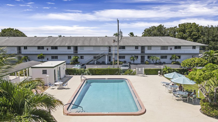 Only available ground-floor end unit in the sought-after - photo 26