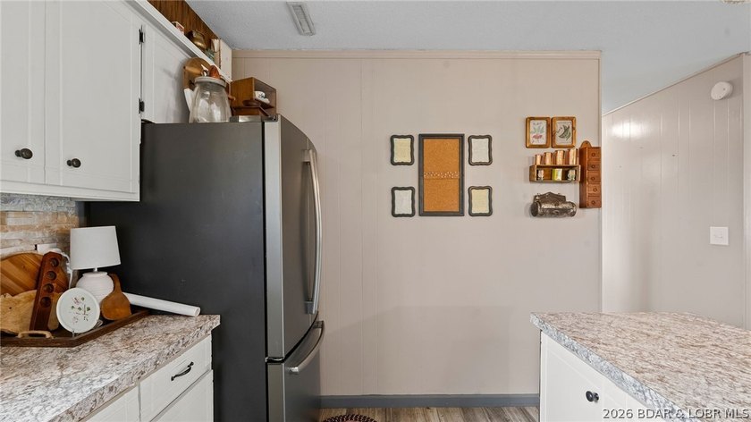 Beautiful 3-bedroom, 2-bath home located right in the heart of - photo 8