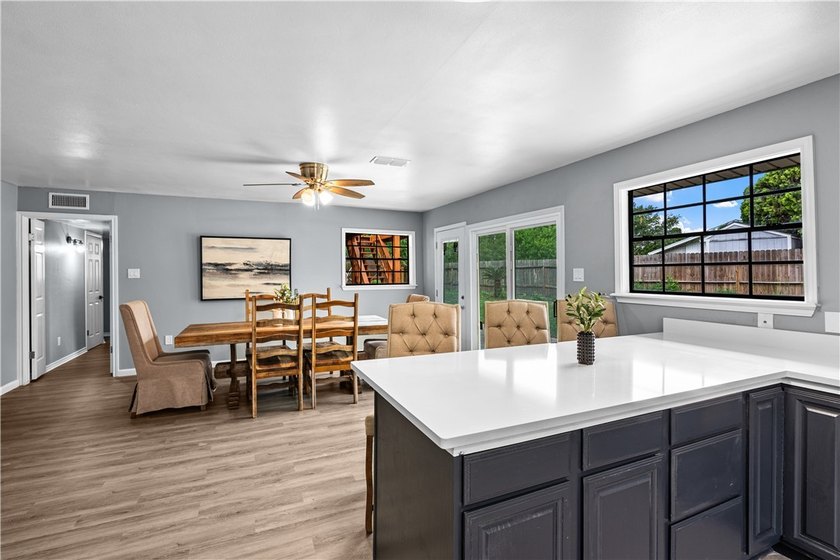 Welcome to 10946 Birdwood Circle in Corpus Christi, Texas. This - photo 13