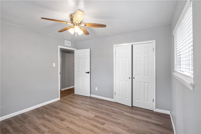 Welcome to 10946 Birdwood Circle in Corpus Christi, Texas. This - photo 16
