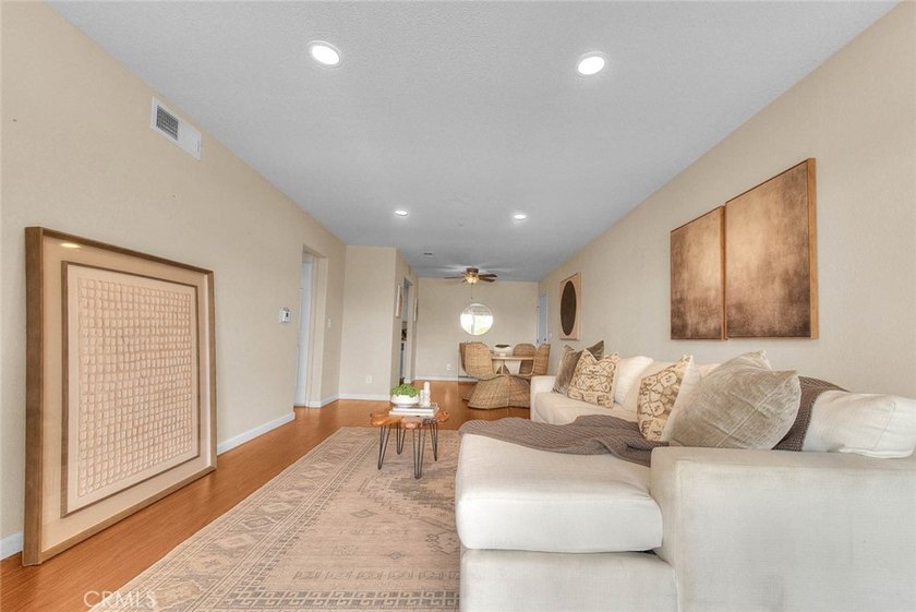 This light-filled, tastefully upgraded condo in Pasadena offers - photo 18
