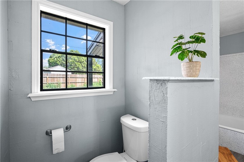 Welcome to 10946 Birdwood Circle in Corpus Christi, Texas. This - photo 19