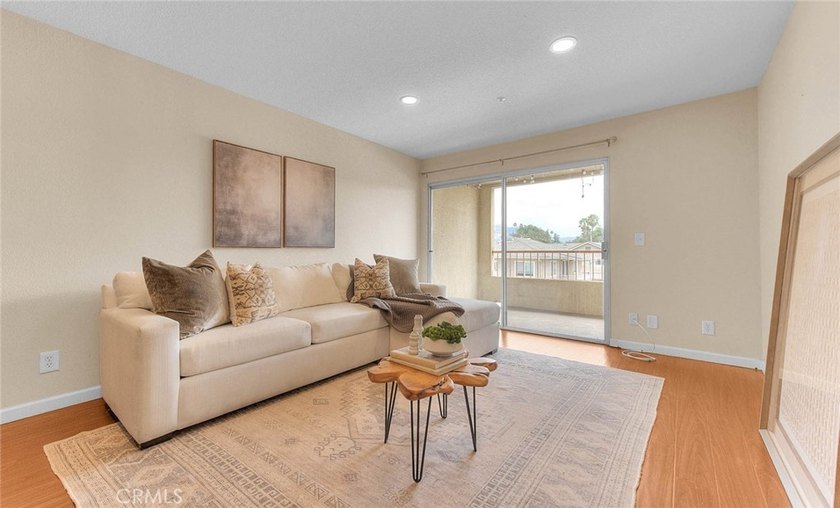 This light-filled, tastefully upgraded condo in Pasadena offers - photo 19