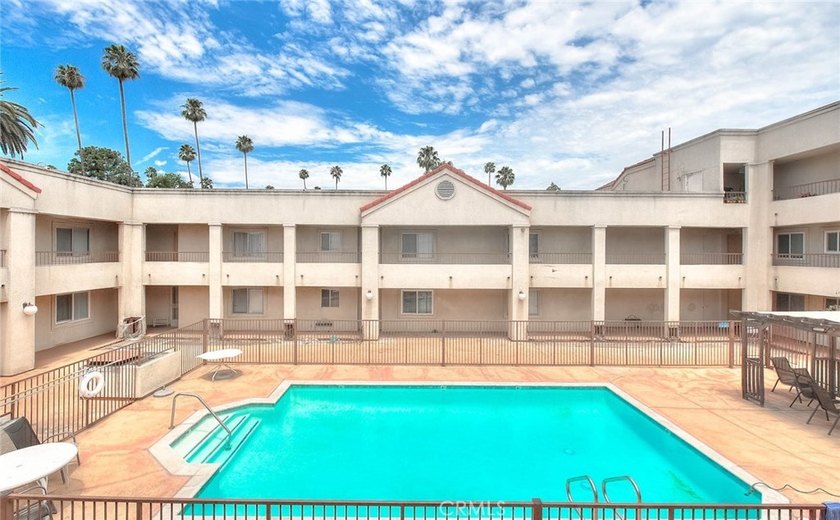This light-filled, tastefully upgraded condo in Pasadena offers - photo 22