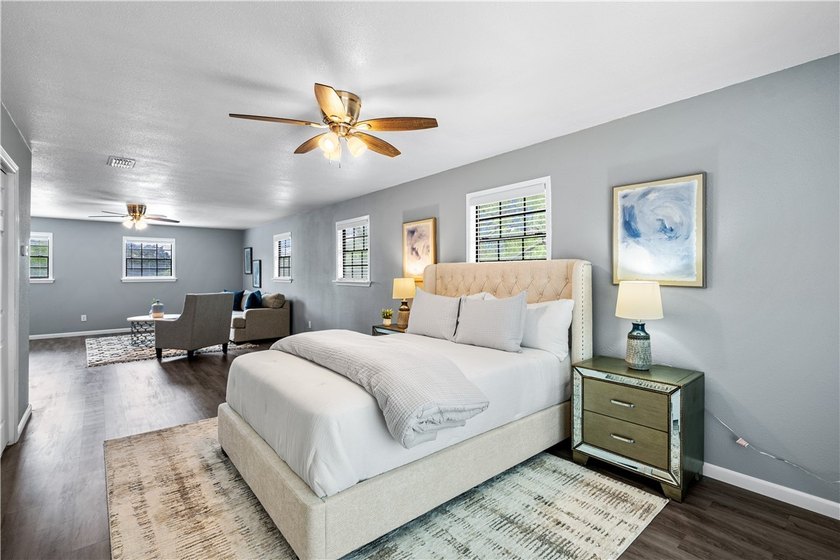 Welcome to 10946 Birdwood Circle in Corpus Christi, Texas. This - photo 25