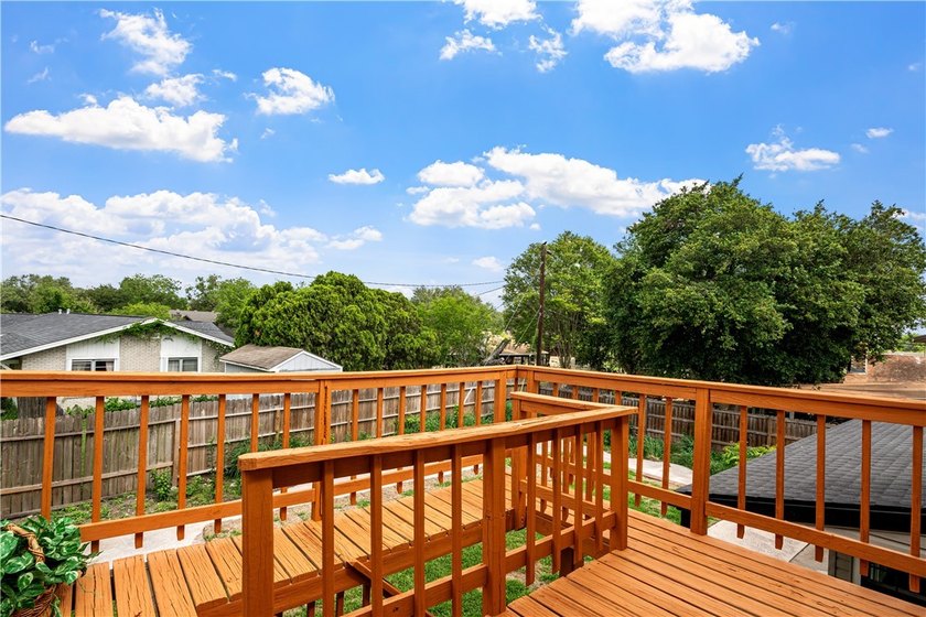 Welcome to 10946 Birdwood Circle in Corpus Christi, Texas. This - photo 27