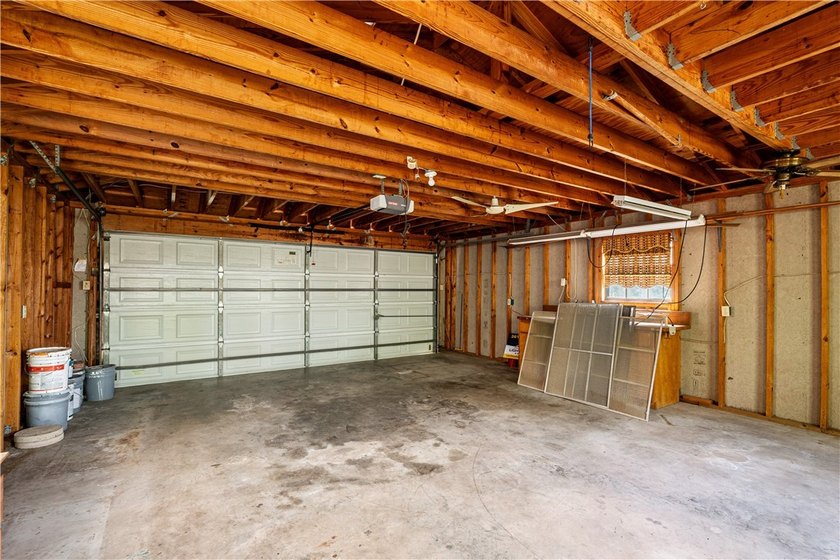 Welcome to 10946 Birdwood Circle in Corpus Christi, Texas. This - photo 28