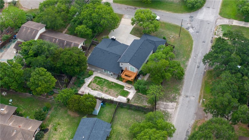 Welcome to 10946 Birdwood Circle in Corpus Christi, Texas. This - photo 32