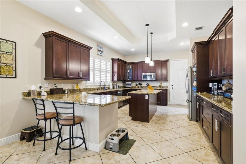Seller preferred lender Credit up to $5,000 available** Rare - photo 19