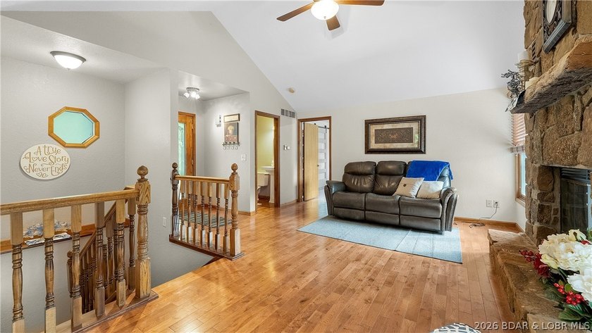 Inviting Lake Home in prestigous Foxhead Shores Estates brings - photo 6