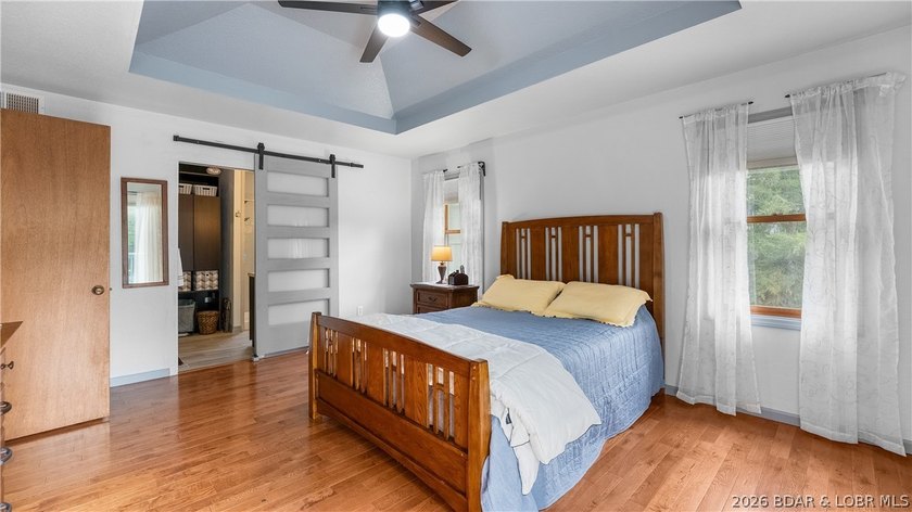 Inviting Lake Home in prestigous Foxhead Shores Estates brings - photo 10