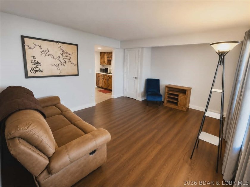 Enjoy lake life at its best with this charming 1 bedroom, 1 - photo 6