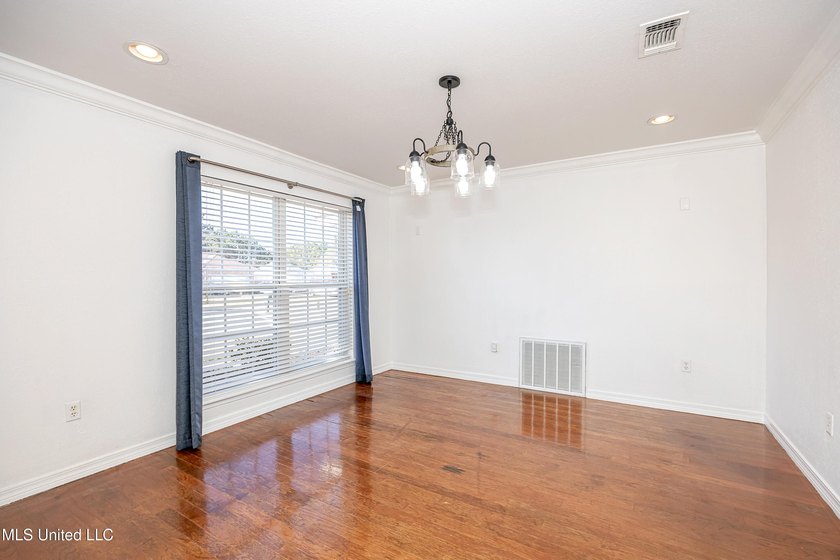 Conveniently located minutes from the interstate and downtown - photo 11