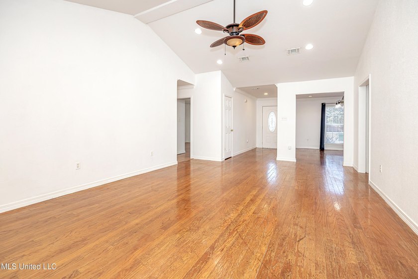 Conveniently located minutes from the interstate and downtown - photo 14
