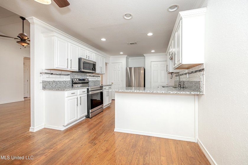 Conveniently located minutes from the interstate and downtown - photo 18