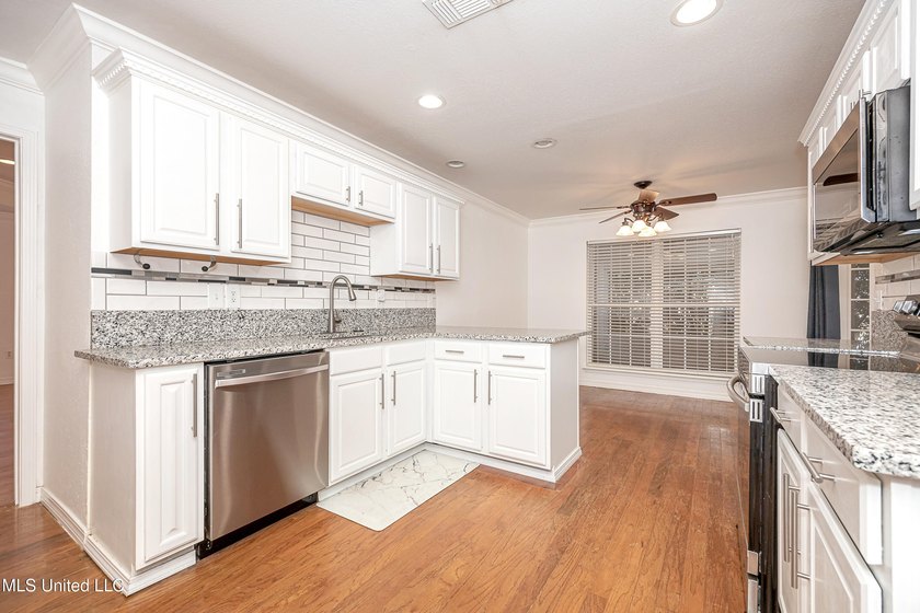 Conveniently located minutes from the interstate and downtown - photo 22