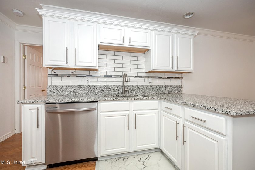 Conveniently located minutes from the interstate and downtown - photo 24