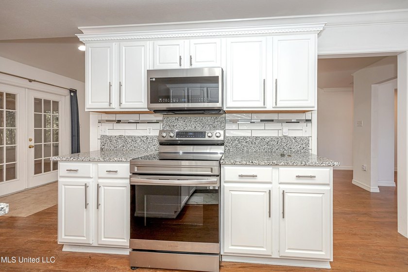 Conveniently located minutes from the interstate and downtown - photo 25