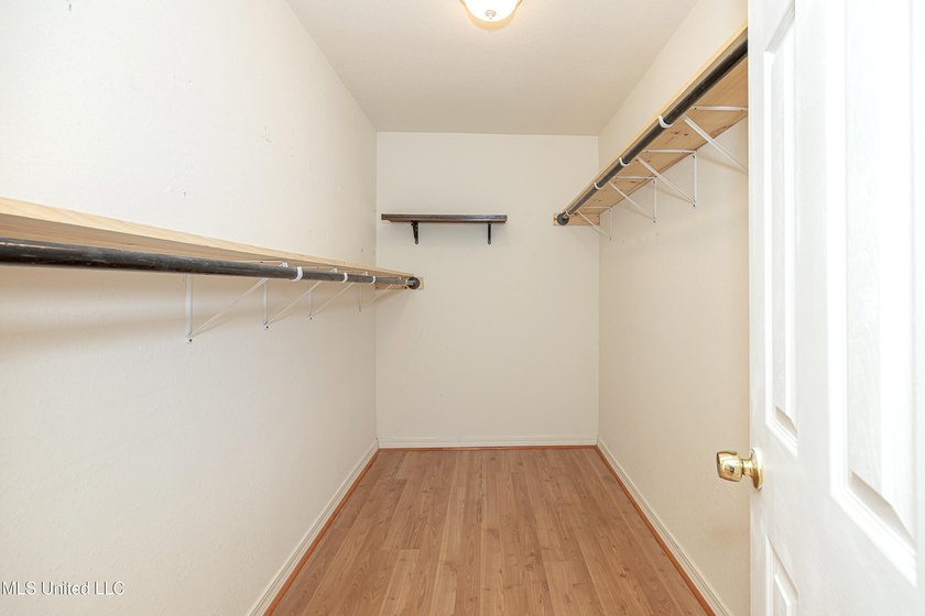 Conveniently located minutes from the interstate and downtown - photo 29