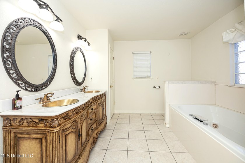 Conveniently located minutes from the interstate and downtown - photo 30