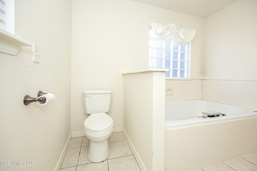 Conveniently located minutes from the interstate and downtown - photo 32