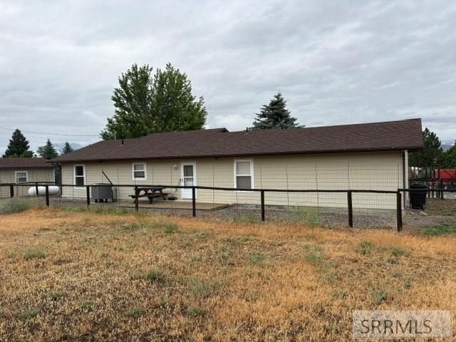 Comfortable Low Maintenance living! This well maintained 3 - photo 8