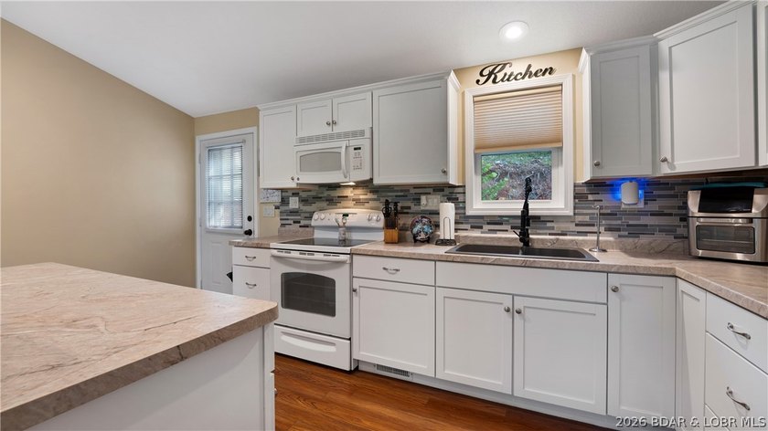 This well built 2020 home showcases quality craftsmanship and - photo 2
