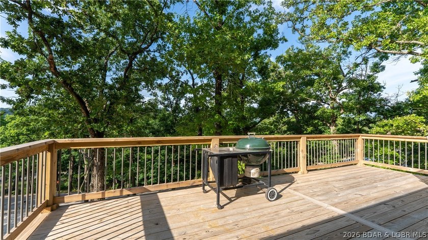 This well built 2020 home showcases quality craftsmanship and - photo 5