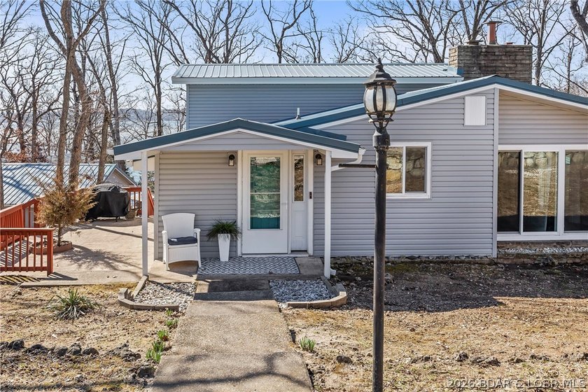 Newer metal roof, gutters &amp; downspouts, newer vinyl siding - photo 6