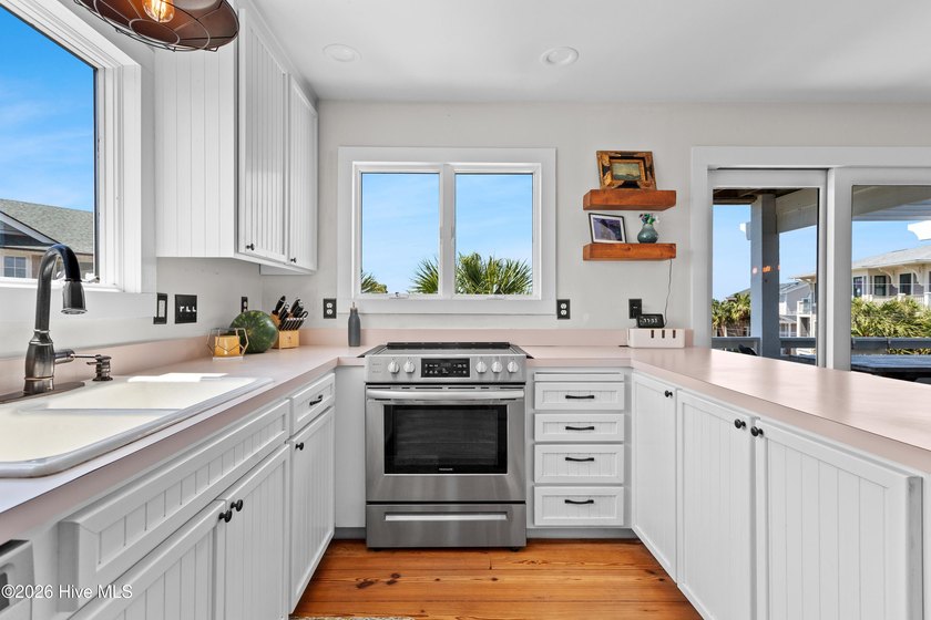Set on one of Wrightsville Beach's most coveted streets in the - photo 10
