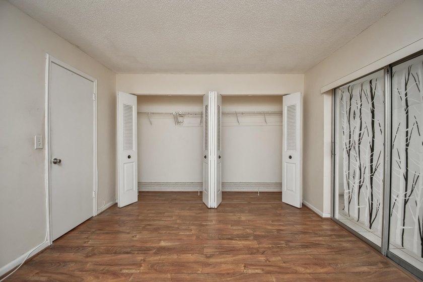 Enjoy comfortable, carefree living in this impeccably maintained - photo 11