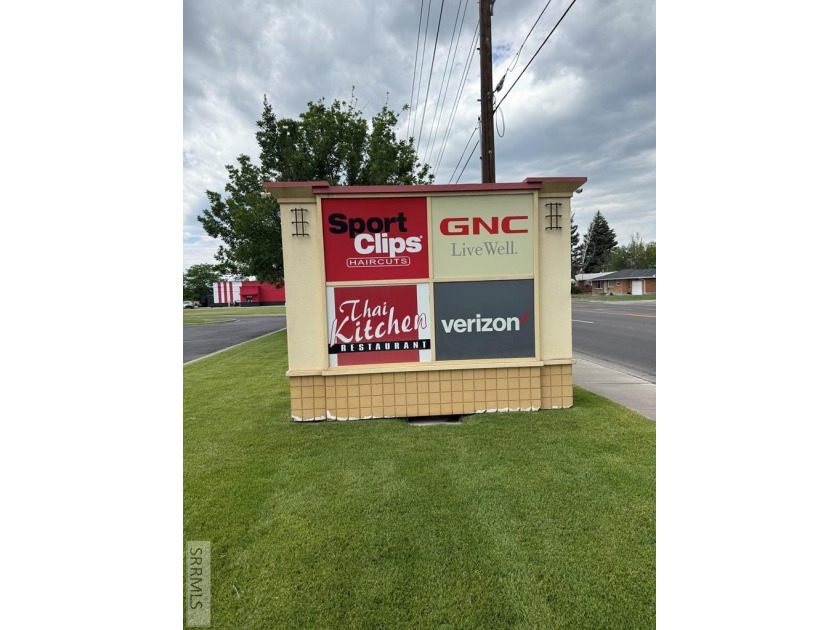 Introducing a prime commercial opportunity in a bustling - photo 6