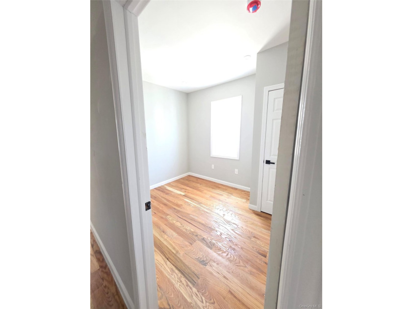 Welcome to this beautifully gut-renovated semi-detached - photo 32