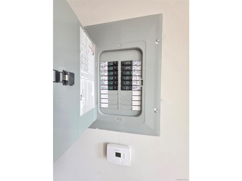 Welcome to this beautifully gut-renovated semi-detached - photo 33