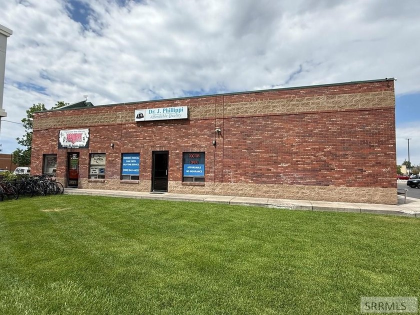 This 7,092 SF building, constructed in 1986, boasts an - photo 3