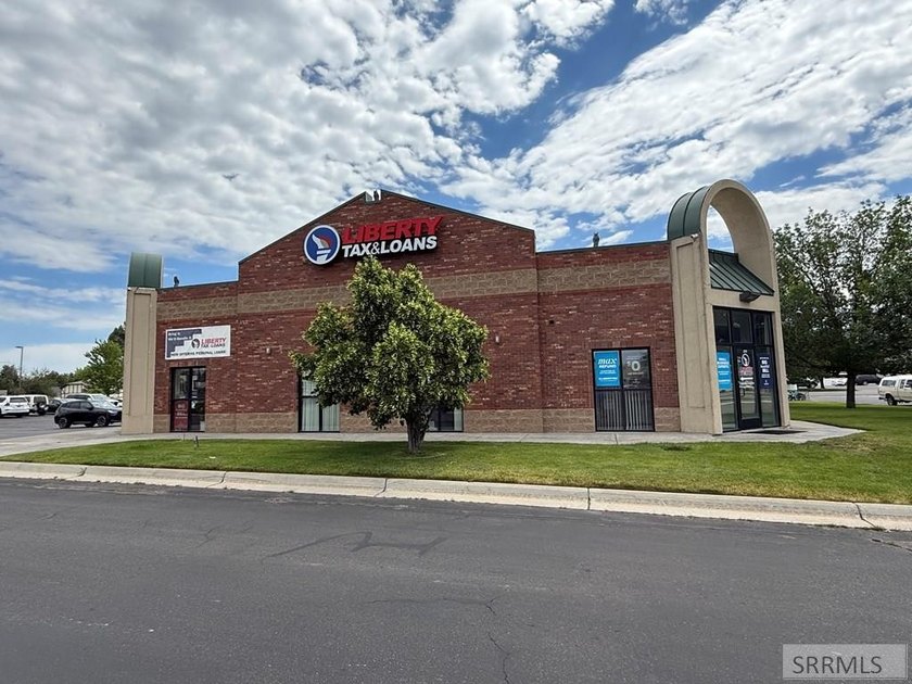 This 7,092 SF building, constructed in 1986, boasts an - photo 5