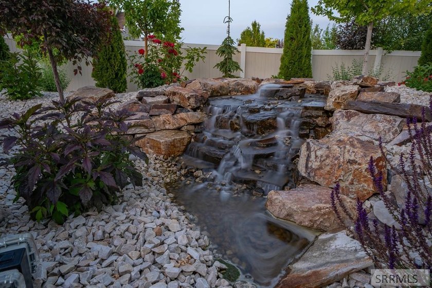 Set in Belmont Estates neighborhood, this impeccably maintained - photo 8