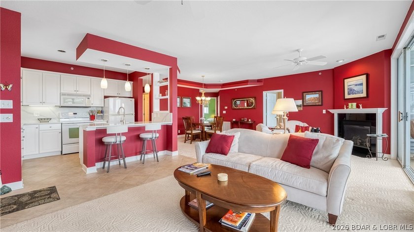 Walk-in 3 bedroom, 3 bath condo at Summer Place with no stairs - photo 10