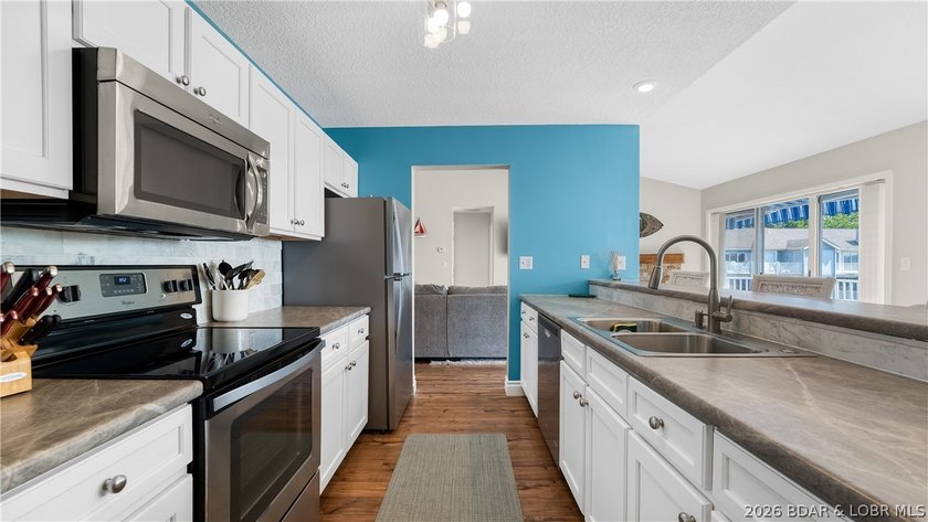 Welcome to this spacious 3 bedroom, 3 bath top-floor condo at - photo 13