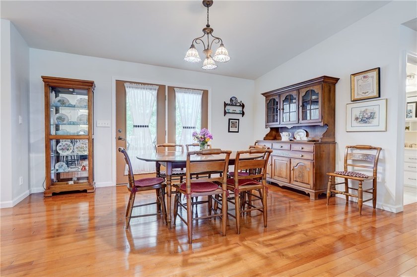 Welcome to this Impeccably Maintained 3 Bedroom, 2 Full Bath - photo 14