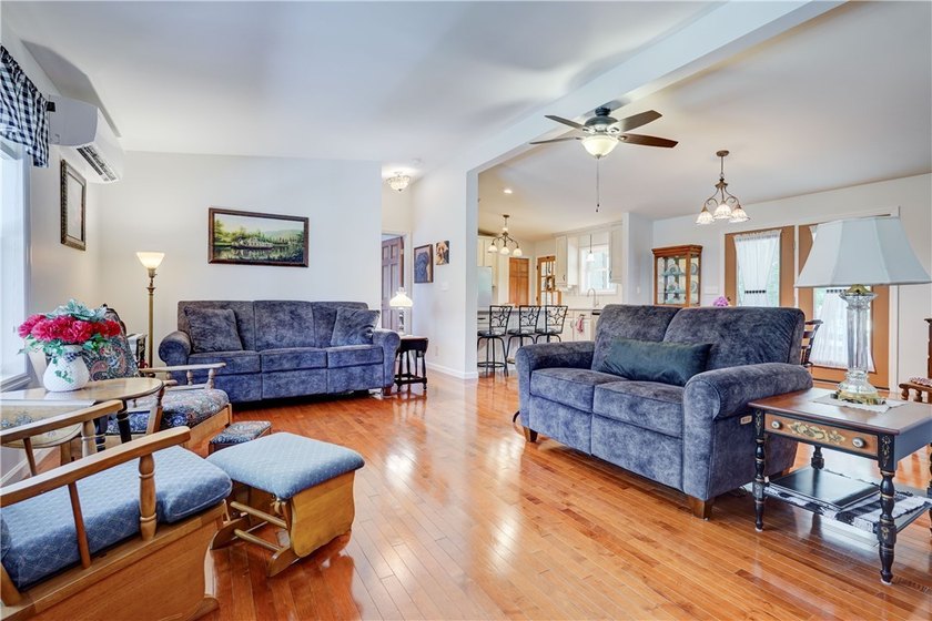 Welcome to this Impeccably Maintained 3 Bedroom, 2 Full Bath - photo 16