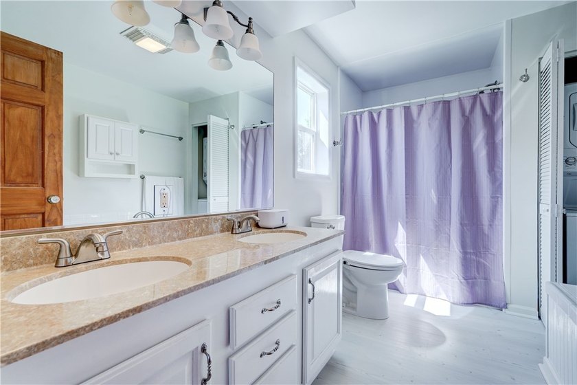 Welcome to this Impeccably Maintained 3 Bedroom, 2 Full Bath - photo 27