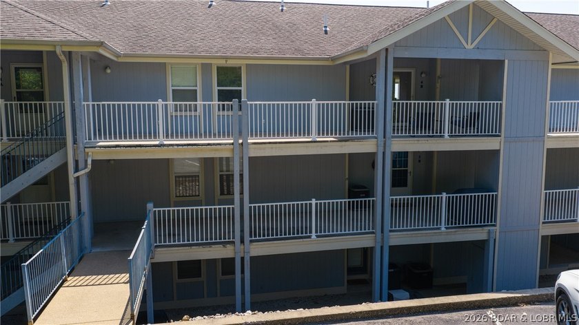 Welcome to this spacious 3 bedroom, 3 bath top-floor condo at - photo 28
