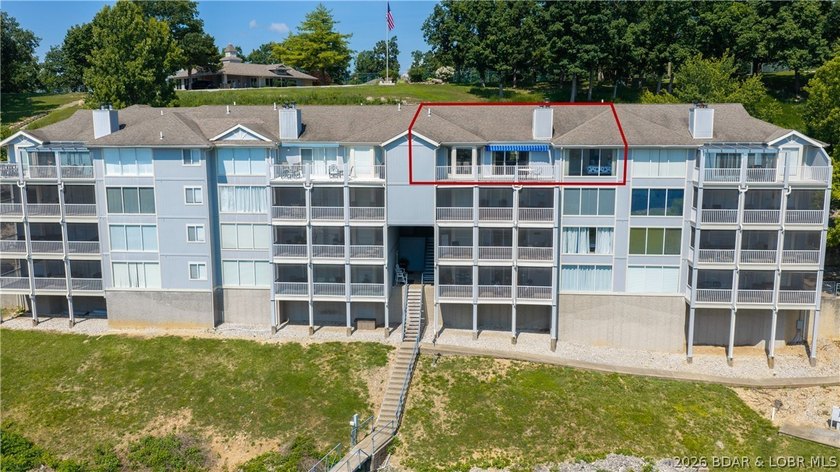 Welcome to this spacious 3 bedroom, 3 bath top-floor condo at - photo 31