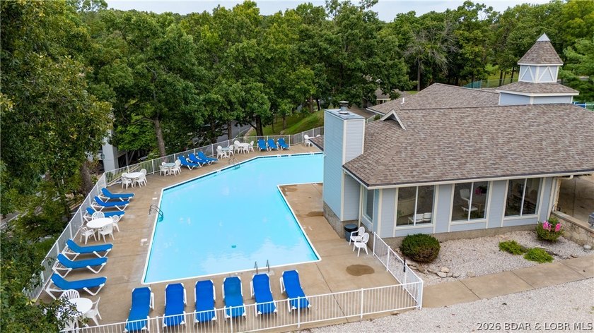 Welcome to this spacious 3 bedroom, 3 bath top-floor condo at - photo 33