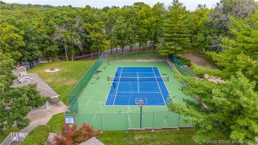 Welcome to this spacious 3 bedroom, 3 bath top-floor condo at - photo 36